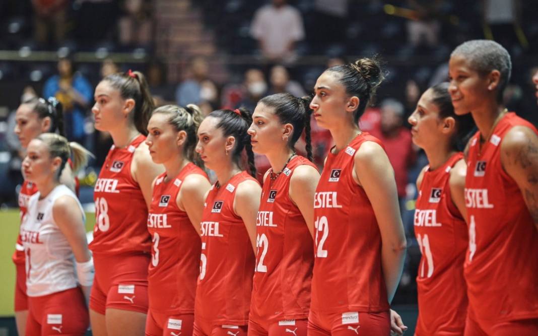 Cansu Özbay, Melissa Vargas, Zehra Güneş, Ebrar Karakurt ve Gizem Örge kararı: Filenin Sultanları hangi kanalda? 13